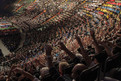 21.05.2012 - Olympiahalle: Bei der La-Ola-Welle gehen so einige Hände nach oben. Foto: SOD/Florian Conrads