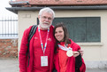 Delegationsarzt Raimund Kaiser und Eiskunstläuferin Patricia Bognar. (Foto: SOD/Luca Siermann)