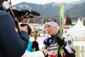 Melanie Göpfert war nach ihrem Gewinn der Goldmedaille über 10 km Freestyle eine gefragte Interviewpartnerin. (Foto: SOD/Jörg Brüggemann OSTKREUZ)