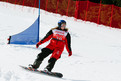 Locker umfährt Julia Lewen die Tore auf der Snowboard-Piste. (Foto: SOD/Jörg Brüggemann OSTKREUZ)