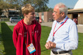SOD-Präsident Gernot Mittler (rechts) besuchte die Leichtathleten und unterhielt sich auch mit Christoph Brügge. (Foto: Luca Siermann)