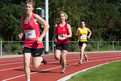 Rebecca Weiß (Mitte) beim 1.500 m Lauf. (Foto: Luca Siermann)