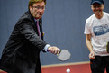 Oberbürgermeister Dirk Elbers schlägt sich mit seinem Partner Franz Schiffer wacker an der Tischtennisplatte. (Foto: SOD/Andreas Endermann)