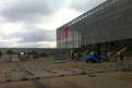 Die Aufbauarbeiten haben begonnen. In Olympic Town am Arena-Sportpark wird bereits das große Verpflegungszelt aufgebaut. (Foto: SOD)