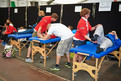 Viele Athleten nahmen am  Flexibilitätstest mit Physiotherapeuten der Physiotherapie-Schule des Universitätsklinikums Düsseldorf teil. (Foto: SOD/Tom Gonsior)