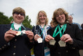 Ein wahrer Medaillenregen bei Sophie-Marie Niemann, Inka Thun und Lisa Thun von der Stiftung Drachensee. (Foto: SOD/Stefan Holtzem)