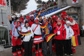 Gruppenbild der Athleten mit den Mitgliedern der schweizer Formation "Flackler Schüpfe". (Foto: SOD/Karl Wagner)
