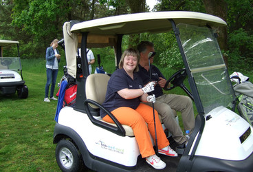 Die Würzburgerin Sarah Rinkowitz, erfolgreiche SO Golferin, war extra in den Norden gereist, um am ersten inklusiven Golfturnier in Schleswig-Holstein teilzunehmen. Foto: SOSH