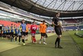 Finalspiel der U21 Unified Fußballer - Einmarsch der Teams: ASG Konrad-Biesalski-Schule (Orange) und Unified Team Meldorf (blau). (Foto: SOD/Stefan Holtzem)