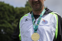 Harald Schmied (Interg. SV Handicap Nördlingen e.V.) ist stolz auf seine Goldmedaille. (Foto: SOD/Stefan Holtzem)