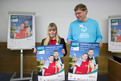 Die "Gesichter der Spiele" Laura Hardy und Herbert Krüger präsentierten bei der Pressekonferenz das Plakatmotiv der Special Olympics Hannover 2016. (Foto: SOD/Daniel Pilar)