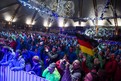 Auf der Abschlussfeier feiern alle Teilnehmer der Special Olympics Inzell 2015 ausgelassen eine tolle Wintersportwoche. (Foto: SOD/Stefan Holtzem)