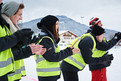 Helfer der Firma Würth feuern jeden Athleten beim Schneeschuhlauf an und unterstützen sie auf dem Weg ins Ziel. (Foto: SOD/Tom Gonsior)