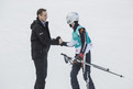 ABB-Helfer Alexander Rost gratuliert Simon Berchtold von Special Olympics Österreich. (Foto: SOD/Stefan Holtzem)