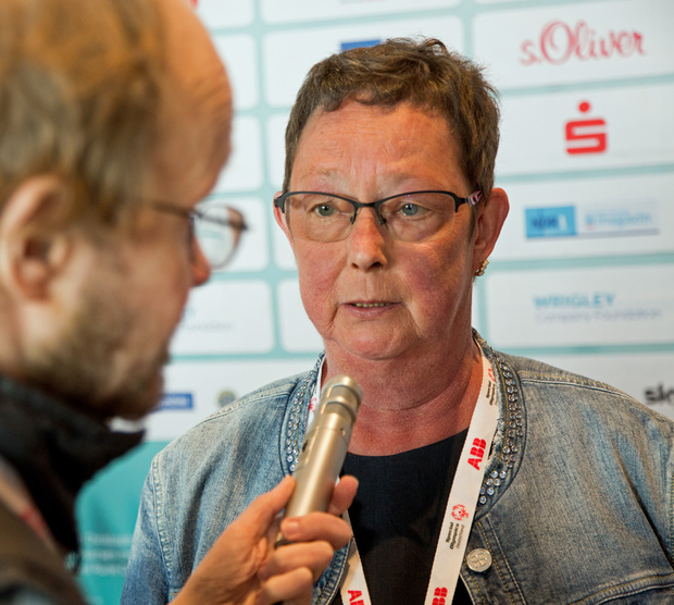 Gefragte Gesprächspartnerin der Medien: Uschi Albrecht im Interview bei den Special Olympics Kiel 2018. Foto: SOD/Jo Henker 