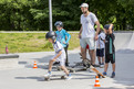Aktionstag "Kinder mit an Bord": Skateboard-Trainer Johannes Meyer-Bohe stand den Kindern mit Rat und Tat zur Seite. (Foto: SOD/Florian Conrads)