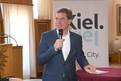 Oberbürgermeister Dr. Ulf Kämpfer spricht über das Engagement der Stadt und die Chancen der Veranstaltung für Inklusion. (Foto: SOD/Juri Reetz)