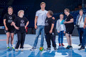 Die "Handiballer" vom SC Gut Heil Neumünster hatten beim Handball spielen viel Spaß mit Rune Dahmke. (Foto: SOD/Sascha Klahn)