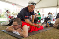 Thomas Heinritz genießt die Massage. (Foto: SOD/Luca Siermann)