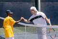Shake-hands nach dem Spiel. Thomas Wendt (rechts) und Orion Clough von den Bahamas. (Foto: SOD/Jörg Brüggemann (OSTKREUZ)