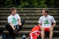 Daniel Sträßer und sein Laufpartner Andreas Bischoff beim Plausch während der Trainingspause. (Foto:Lift)