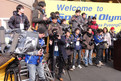 Willkommenszeremonie bei Ankunft im Athletendorf in PyeongChang. Das Medieninteresse ist groß. Foto: SOD