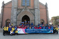 Die deutsche Delegation vor der katholischen Universität. Foto: Luca Siermann