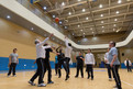 Die Athleten halten sich bei einem Basketballspiel fit. Foto: Luca Siermann