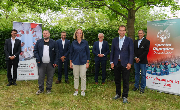 Präsidentin Christiane Krajewski mit den anwesenden Mitgliedern des neuen Präsidiums 2021. Foto: SOD/Juri Reetz